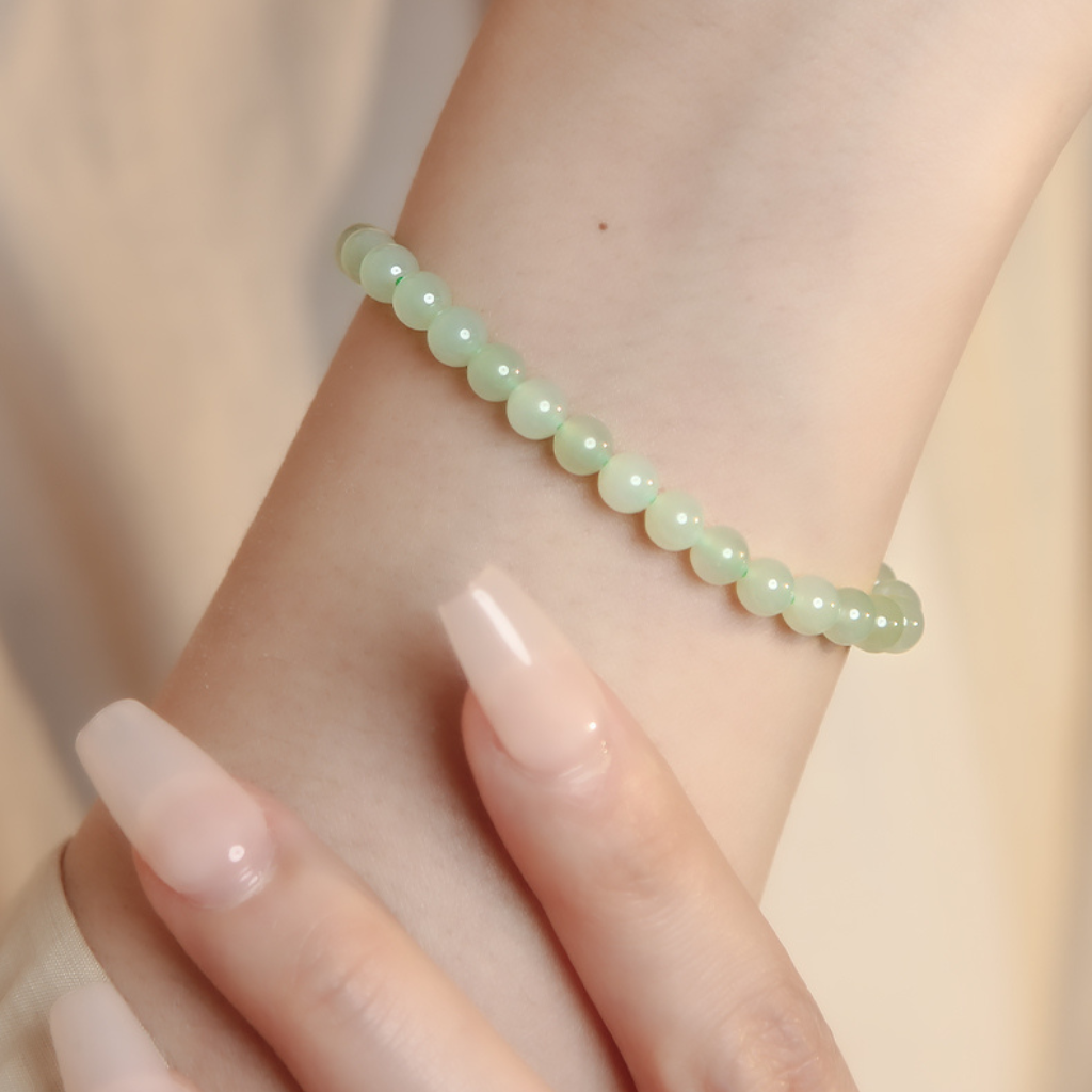 Natural jade bracelet featuring an elegant and fresh design, perfect for adding a touch of sophistication to any outfit.